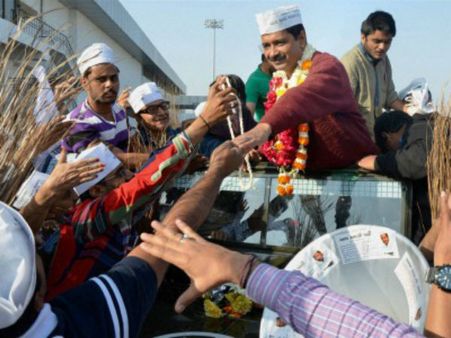 Notice to Kejriwal for allegations against Gadkari's firm