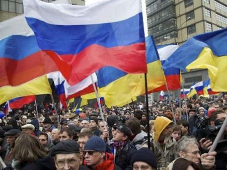 Crimea votes 'yes' to reunification with Russia in referendum