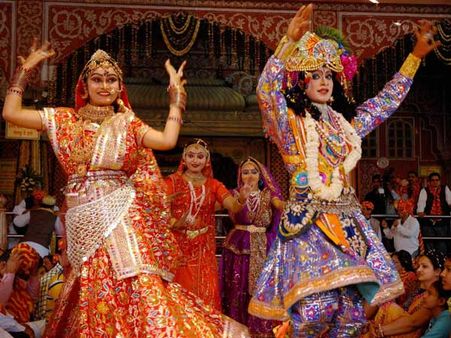 Holi frenzy grips the very own land of Krishna