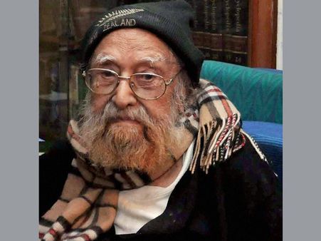 Politicians, Twitterati remember Khushwant Singh