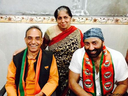 Actor Sunny Deol holds roadshow for Satyapal Singh in Baghpat