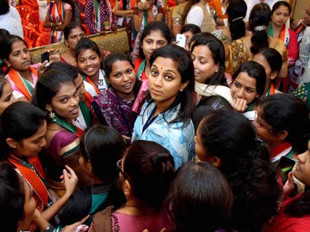 Election Show:Sharad Pawar's daughter Supriya Sule's asset Rs 31.62 cr