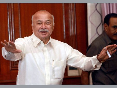 For SushilKumar Shinde, fourth term likely to be a cakewalk