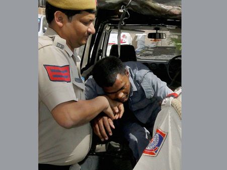 Attacker apologises after Kejriwal meets him, calls him 'God'