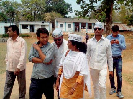 Soni Sori gets notice from EC for wearing cap inside polling booth