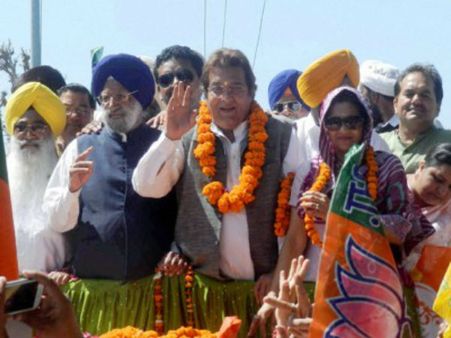 Vinod Khanna promises for women-oriented programmes