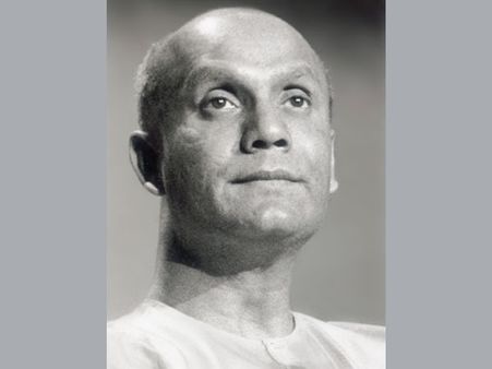 Giant torch unveiled in US in honour of Indian spiritual guru