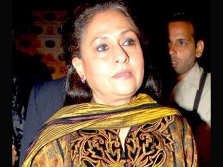 Pak actors ban row: Jaya, Gulzar avoid questions on 