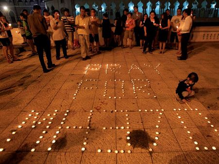 Cyclone halts air search for Malaysian Airline MH370