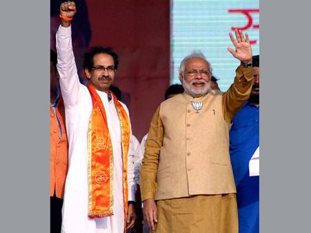 Modi shares stage with Uddhav Thackeray in Kalyan rally