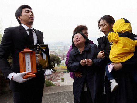 South Korean ferry death toll touches 100