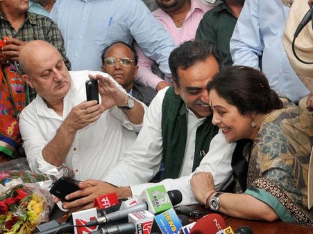 Bollywood celebrities choose IIFA over voting