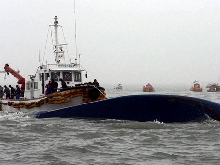 South Korean diver dies during sunken ferry search