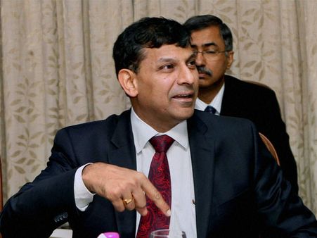 Raghuram Rajan signed Rs 1,000 banknotes from RBI in a bank near you