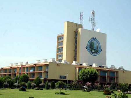 Kashmir University to start job-oriented courses: Banerjee