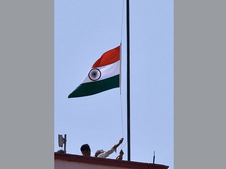 National flag to fly at half-mast for Gopinath Munde