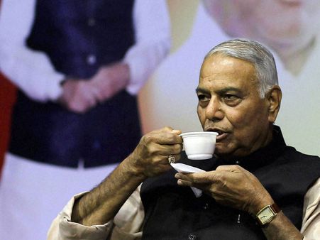 Yashwant Sinha 'right person' to be Jharkhand CM: Advani