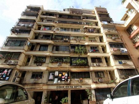 Campa Cola Society: Demolition squad, police beat retreat