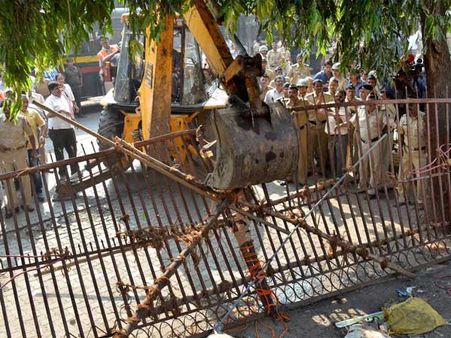 Campa Cola demolition: Face-off continues; MCGM says may use force
