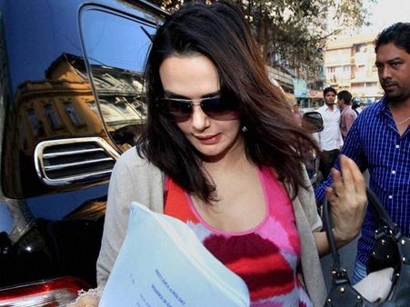 Bollywood actress Preity Zinta cornered in molestation case as witness defends Ness Wadia
