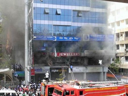 Bangalore: Fire breaks out at Navrathna Jewellers, MG Road