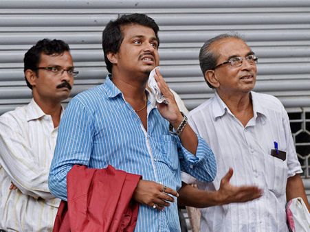 Rail budget fails to cheer market; Sensex down 202 pts