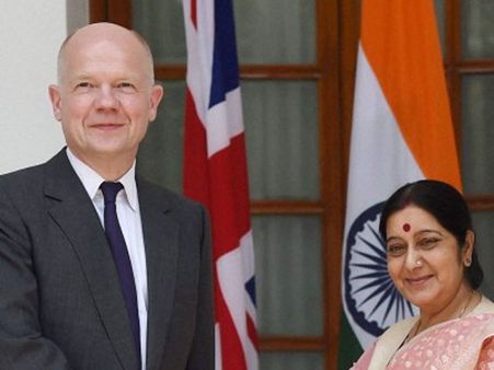 UK Foreign Secretary William Hague meets Sushma Swaraj, discusses economic relations