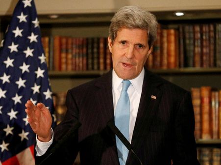 Kerry in Afghanistan to meet presidential candidates