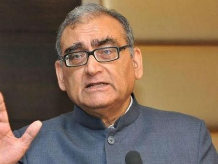 Katju asks media to take leadership against feudalism, poverty