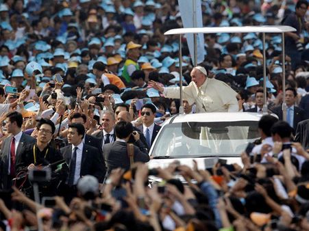 Pope Francis wraps up fisrt Asian tour, leaves South Korea