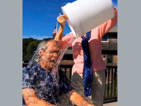 George W Bush takes ice bucket challenge, nominates Bill Clinton