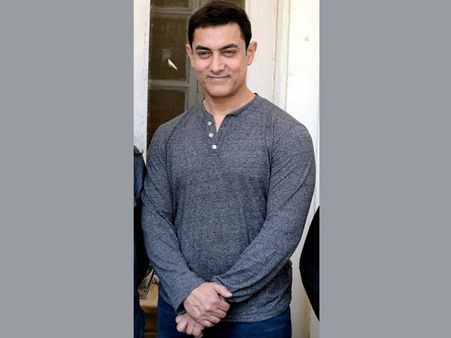 PK row: Court asks Aamir Khan to reply to suit against nude pose