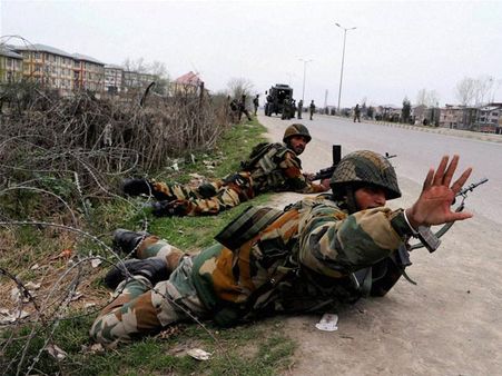 Guerrillas kill three policemen in Kashmir