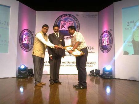 OneIndia gets 'CMSB Mass Media Of the Year 2014' award