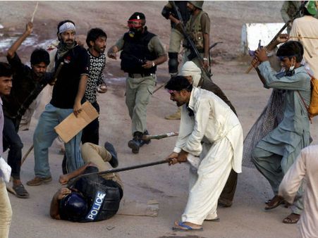 Pakistan Supreme Court issues notices to parties