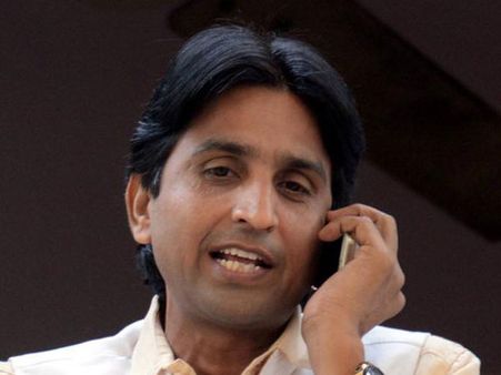 AAP shocker: Kumar Vishwas openly criticises Arvind Kejriwal, praises PM Narendra Modi