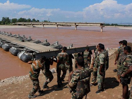 Jammu floods: Over 400,000 marooned in Srinagar