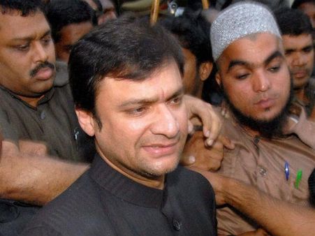 Adityanath flayed; Akbaruddin says 'lovers can't be jihadis'