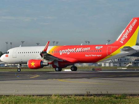 VIDEO: Airline ad campaign goes 'out of uniform' with Bikini photo shoot!