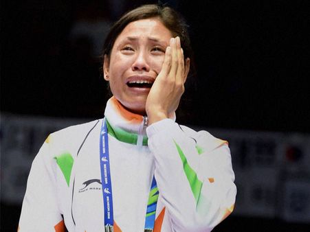 Shameful Irony for India: Mary Kom gets Gold, unlucky Sarita Devi rejects Bronze