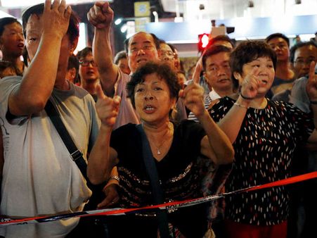 Hong Kong civil servants back at work as protests subside