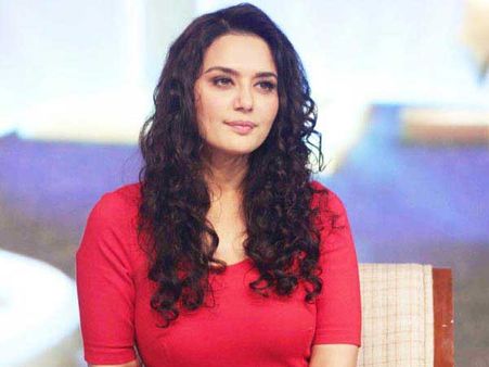 Preity Zinta throws man out of theatre for 'disrespecting' national anthem; Twitter calls her 'bully