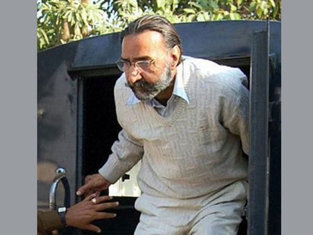 Fire at house of Nithari killings case co-accused