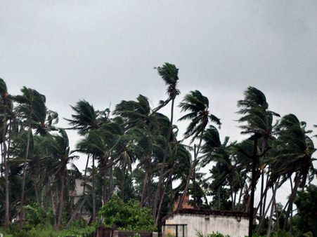 Hudhud's impact felt in Uttar Pradesh: 18 killed, property & crops damaged