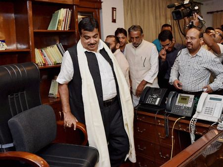BJP in dilemma: Now, Nitin Gadkari to become Maharashtra CM?
