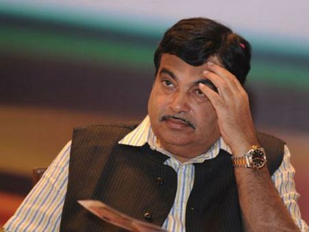 In a hurry for Maha CM post, Gadkari forgets to wear helmet; Digvijay demands action