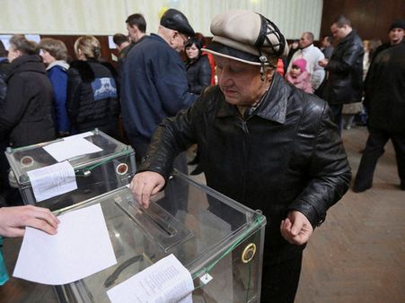 Ukraine elections: PM's party maintains lead