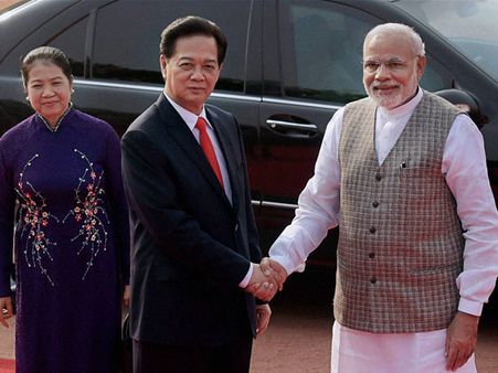Prime Minister Narendra Modi welcomes Vietnamese PM