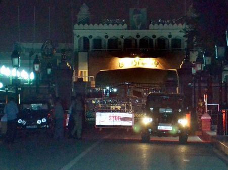 Pak allows beating retreat ceremony at Wagah after blast