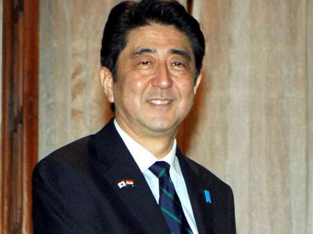 Japan's Shinzo Abe heads to Beijing, eyeing first summit with Xi Jinping